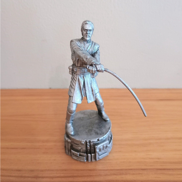 2005 Star Wars Saga Edition Chess Obi Wan Kenobi Silver Replacement Figure - Picture 1 of 4